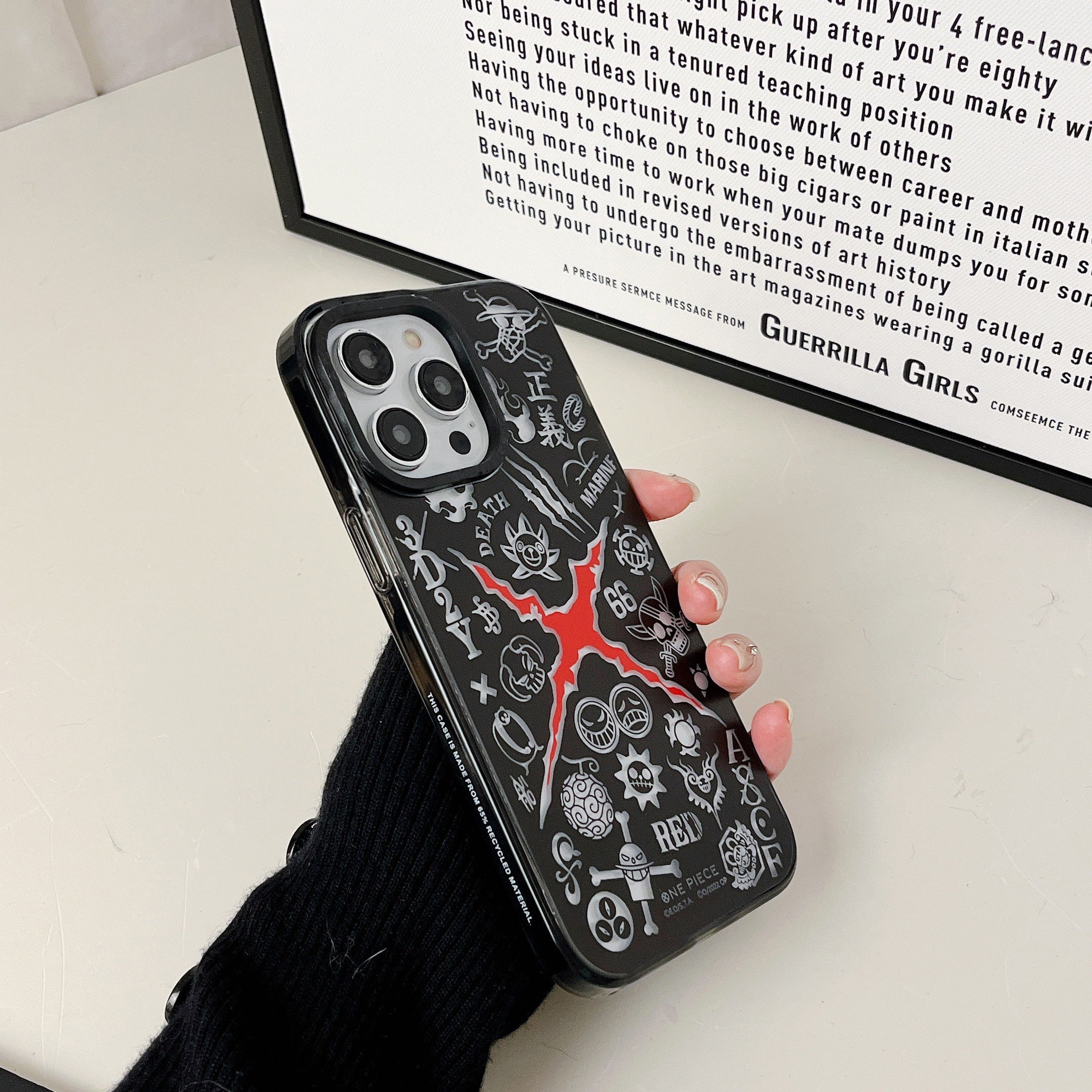 Capinha One Piece Stickers (iPhone)