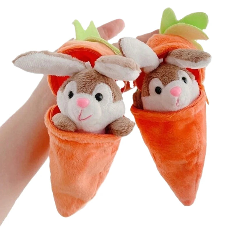 Chaveiro Coelhinho na Cenoura de Pelúcia