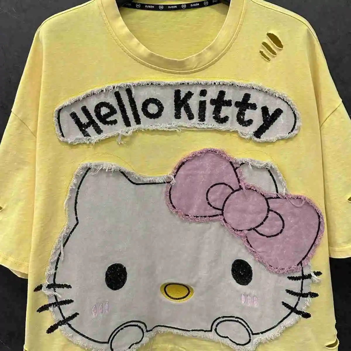 Camiseta Hello Kitty Y2K Destroyed
