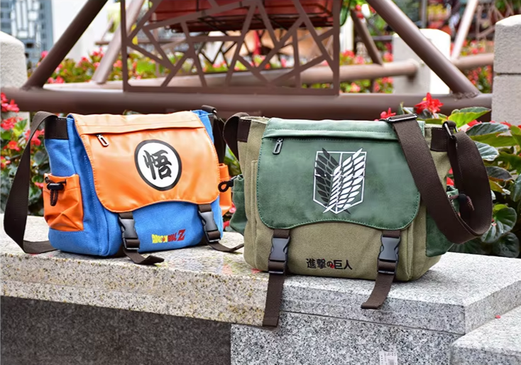 Bolsa Carteiro Couro Anime Mix