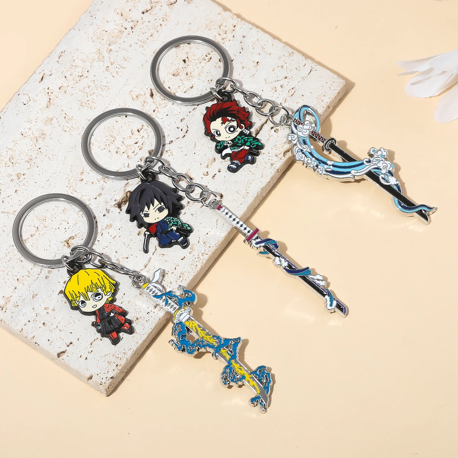 Chaveiro Espada + Personagem Demon Slayer