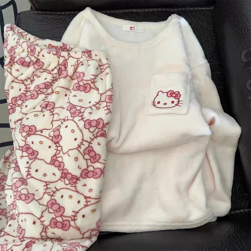 Pijama Peluciado Sanrio – Hello Kitty, Kuromi e Pochacco