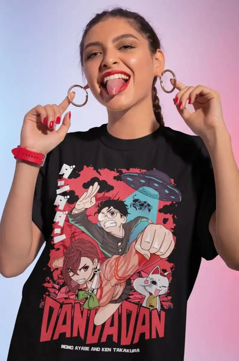 Camiseta Oversized Dandadan, Momo e Okarun